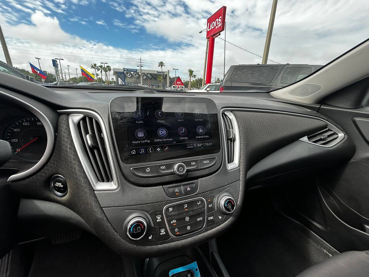 Used 2022 Chevrolet Malibu LT FWD image 2