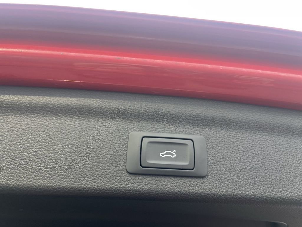 Used 2025 Audi Q3 2.0T Premium image 16