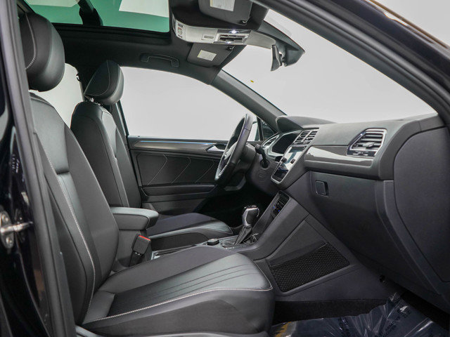 Used 2023 Volkswagen Tiguan SE R-Line image 10