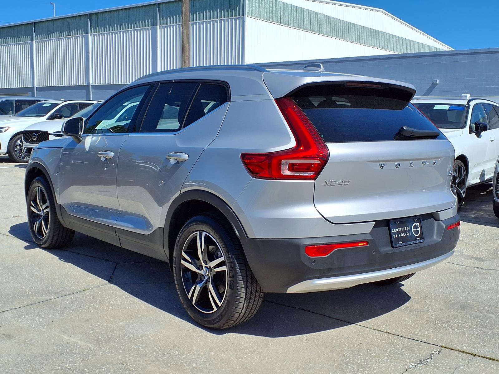 Certified 2025 Volvo XC40 B5 Core AWD/4WD image 5