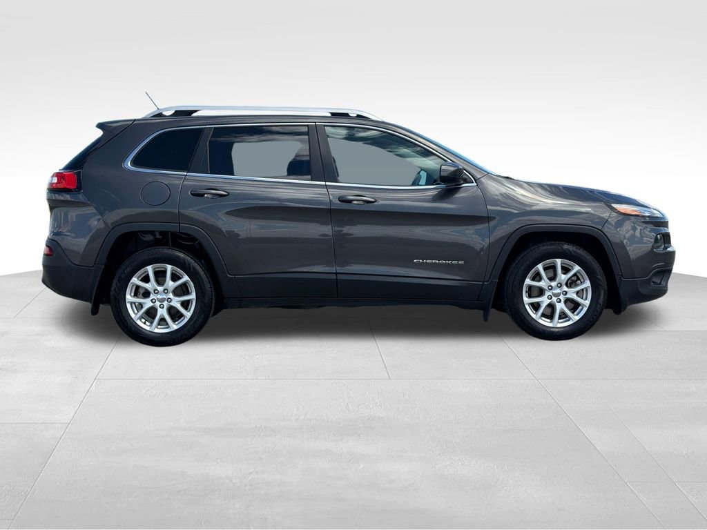 Used 2014 Jeep Cherokee Latitude w/ Cold Weather Group FWD image 19