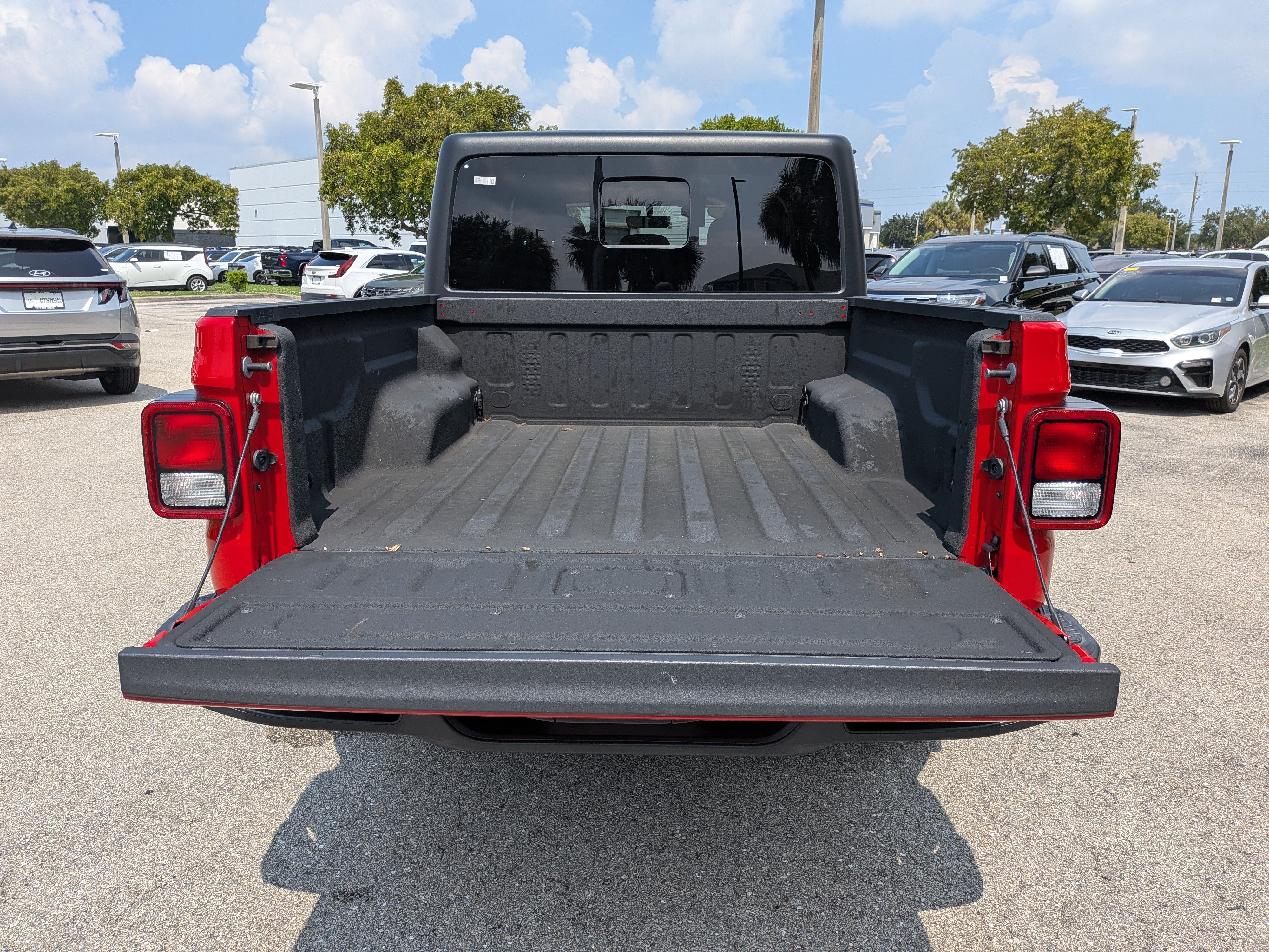 Used 2022 Jeep Gladiator Overland w/ Cold Weather Group AWD/4WD image 13