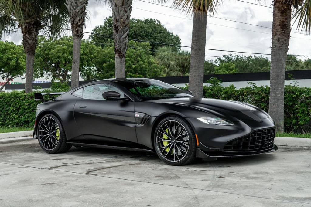 Used 2023 Aston Martin V8 Vantage Coupe RWD image 10