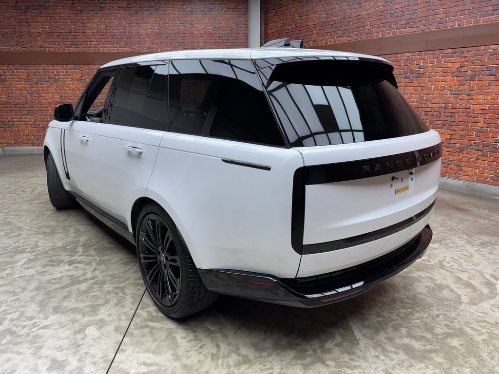 Used 2024 Land Rover Range Rover SE AWD/4WD image 3