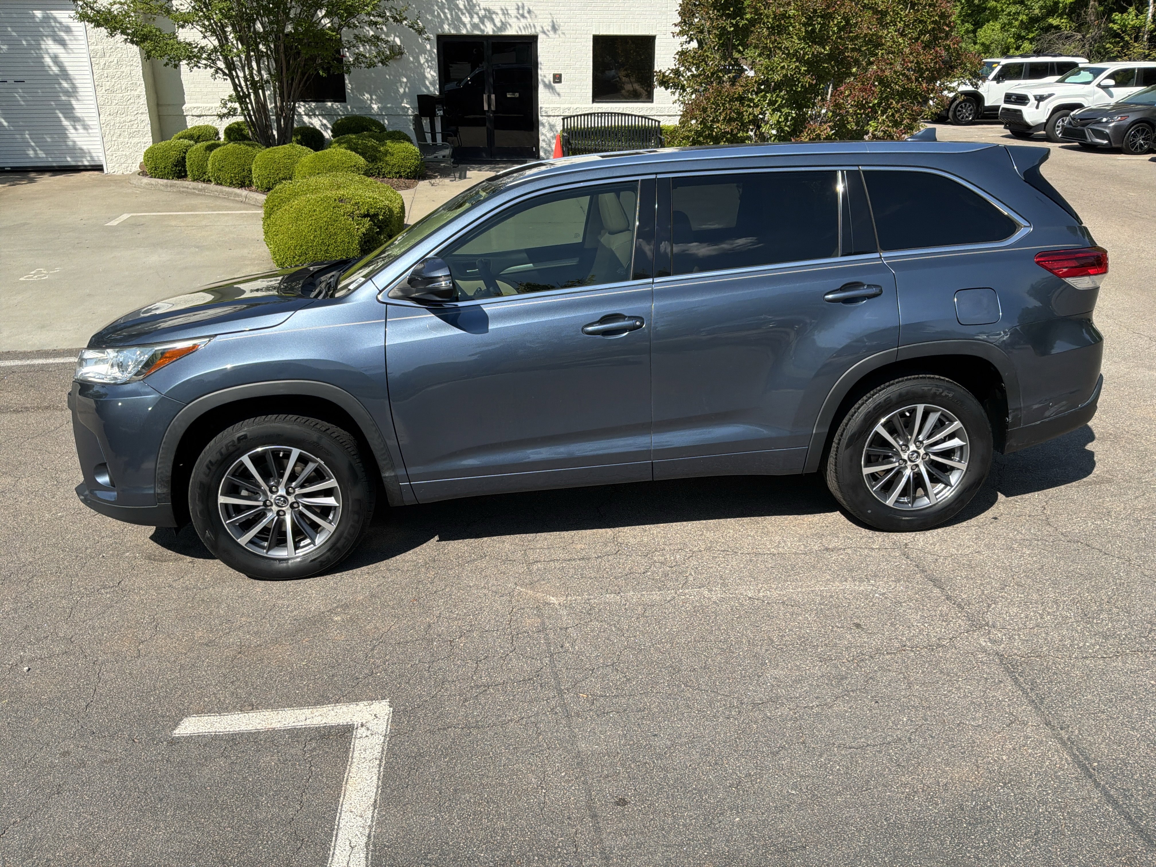 Used 2018 Toyota Highlander XLE image 7