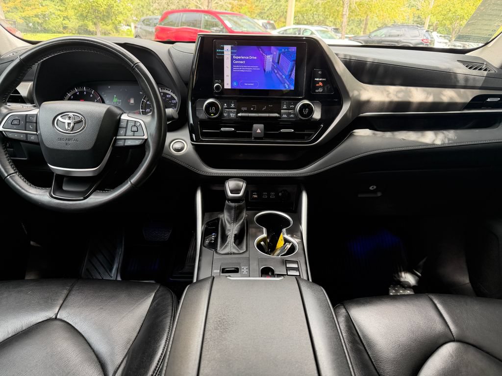 Used 2024 Toyota Highlander LE FWD image 15