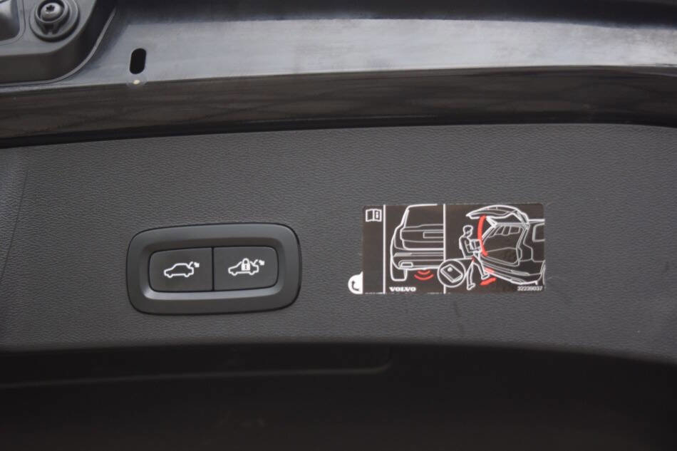 Used 2020 Volvo XC40 T5 Momentum w/ Protection Package Premier image 77