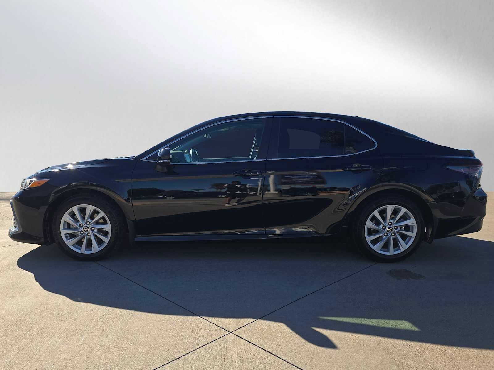 Used 2024 Toyota Camry LE image 6