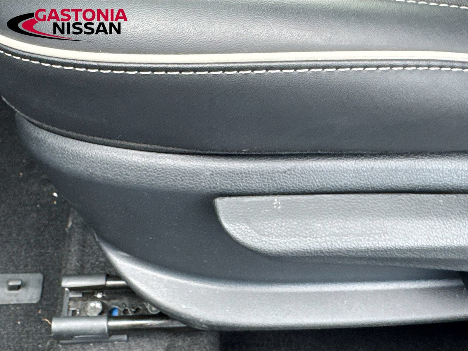 Used 2023 Hyundai Venue Limited FWD image 26