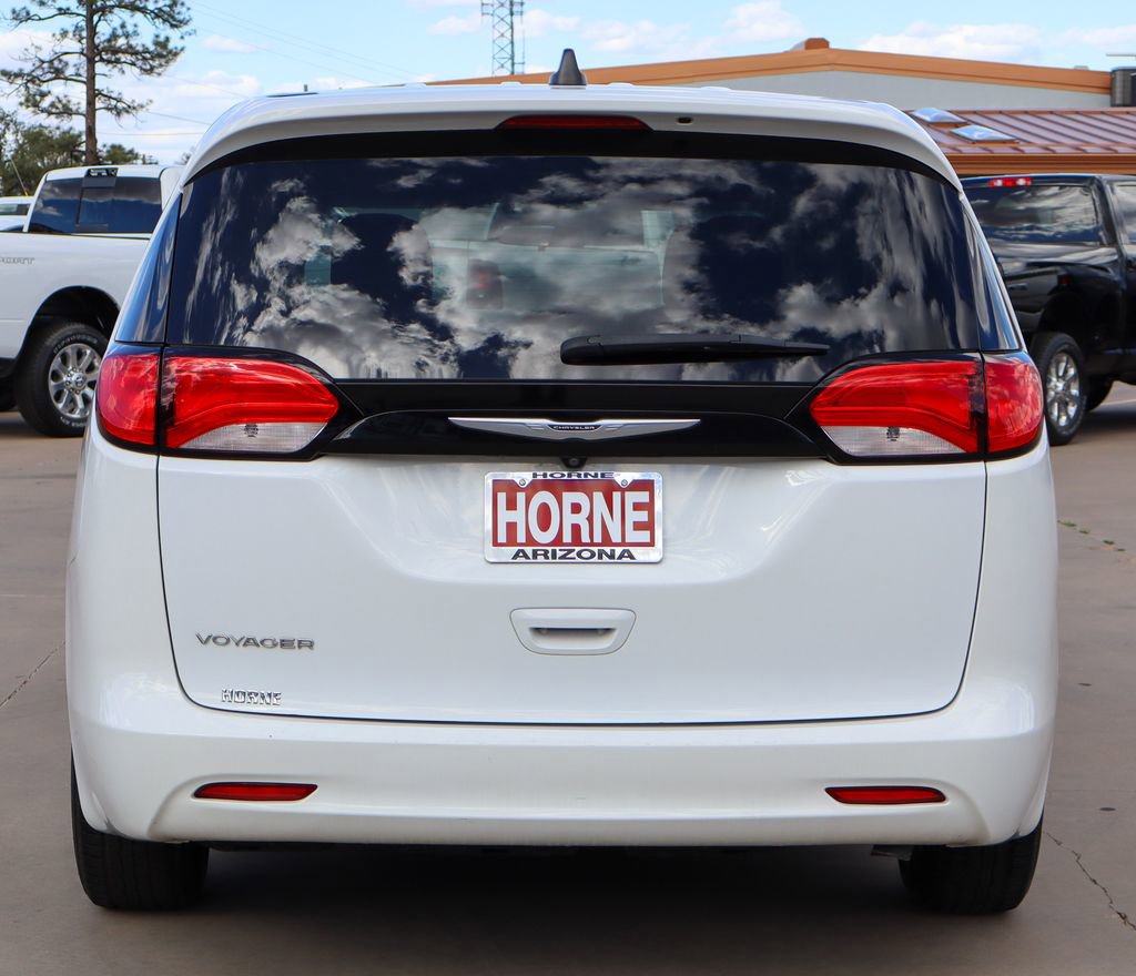 Used 2022 Chrysler Voyager LX FWD image 4