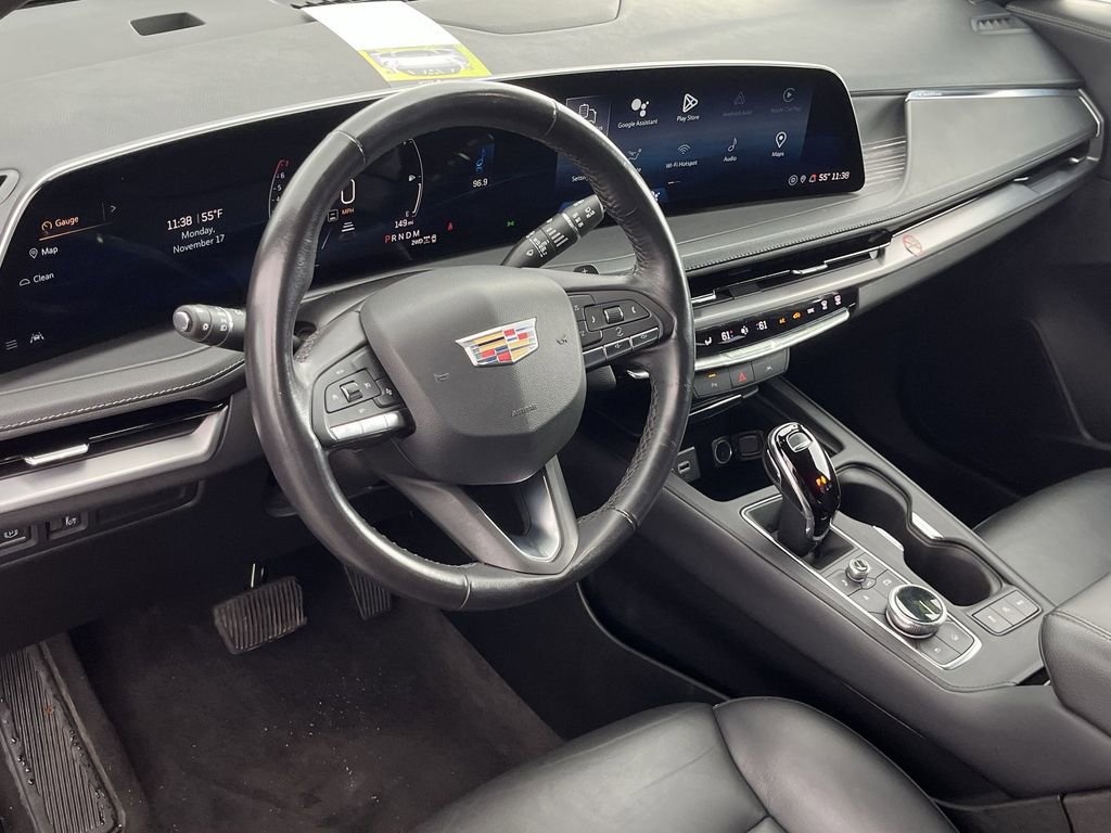 Used 2024 Cadillac XT4 Premium Luxury image 2