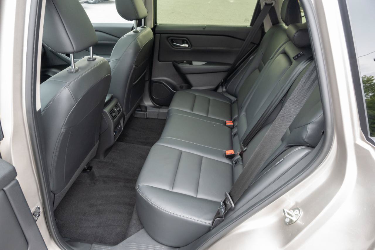 Used 2025 Nissan Rogue SL w/ SL Premium Package AWD/4WD image 19