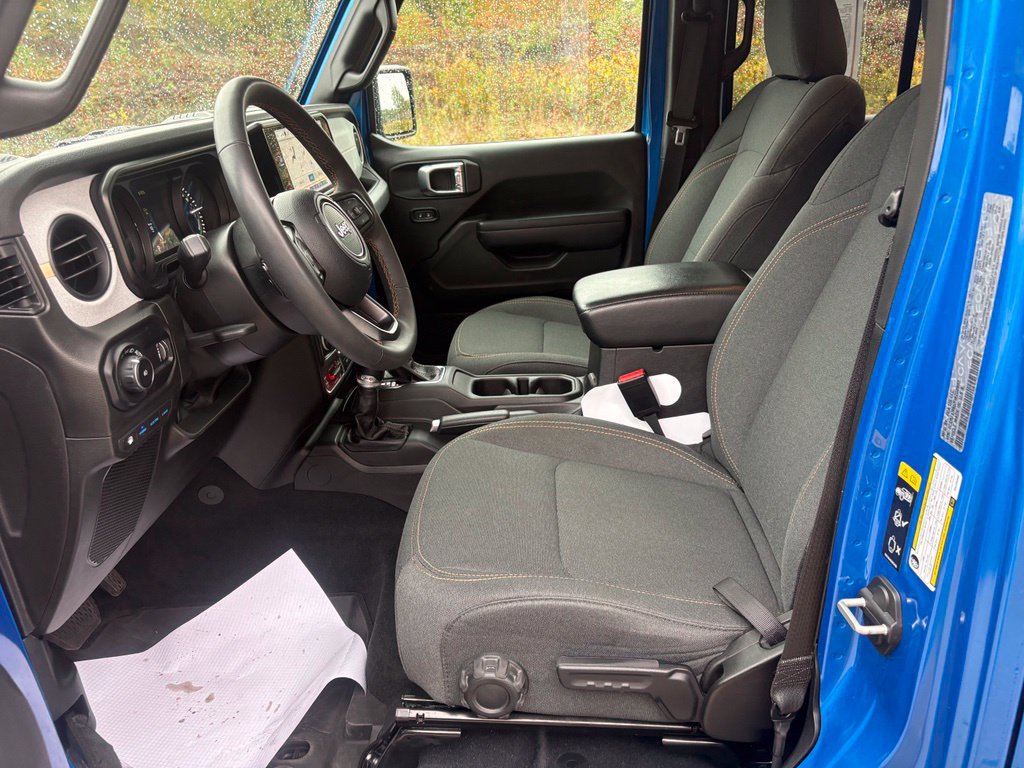 Used 2024 Jeep Wrangler Unlimited AWD/4WD image 15