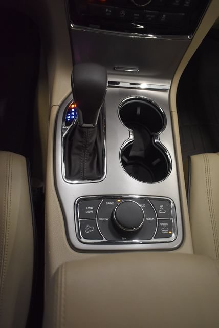 Used 2019 Jeep Grand Cherokee Overland AWD/4WD image 28
