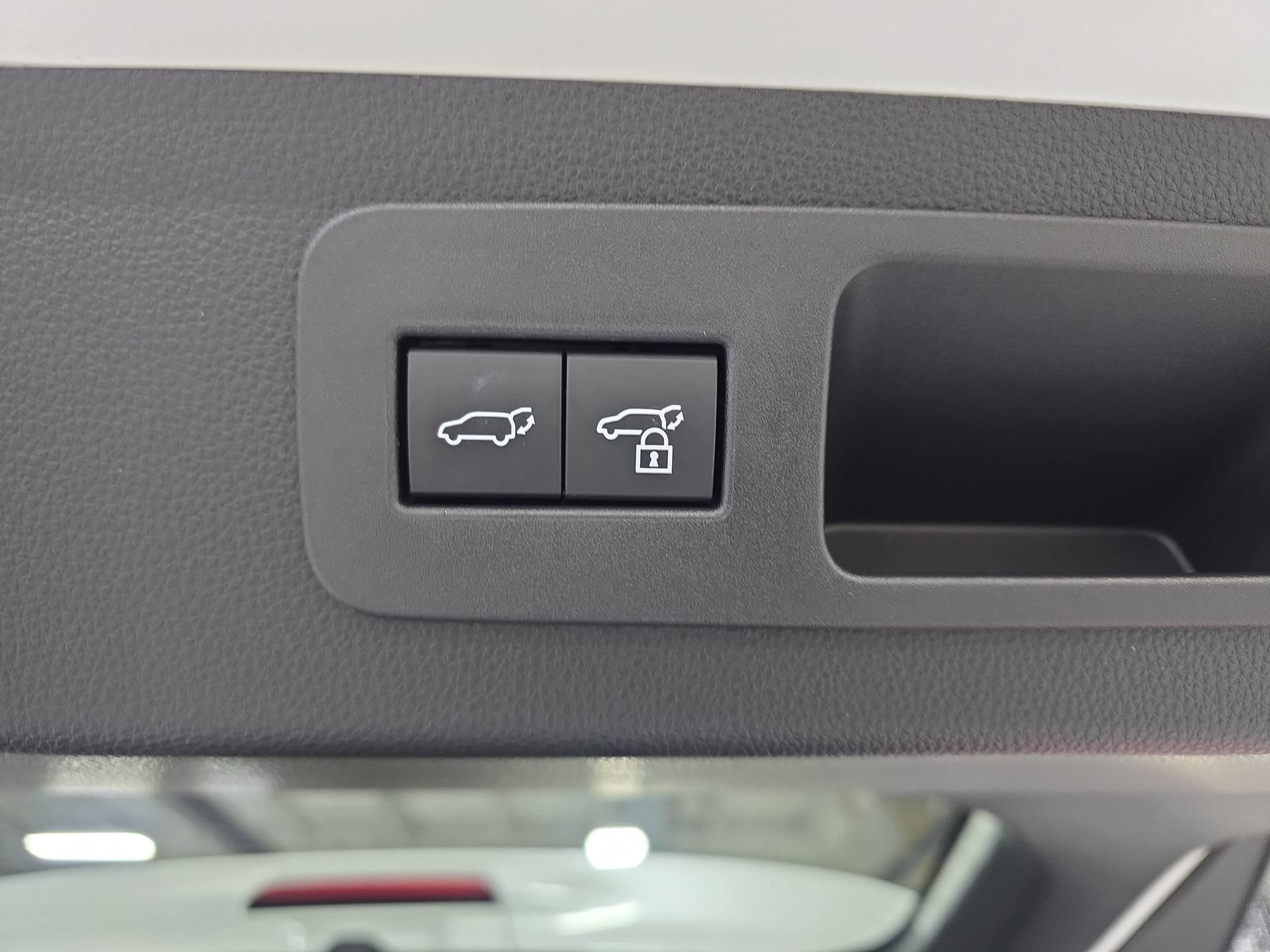 Used 2025 Lexus LX 700h Overtrail w/ Accessory Package (Z1) AWD/4WD image 13
