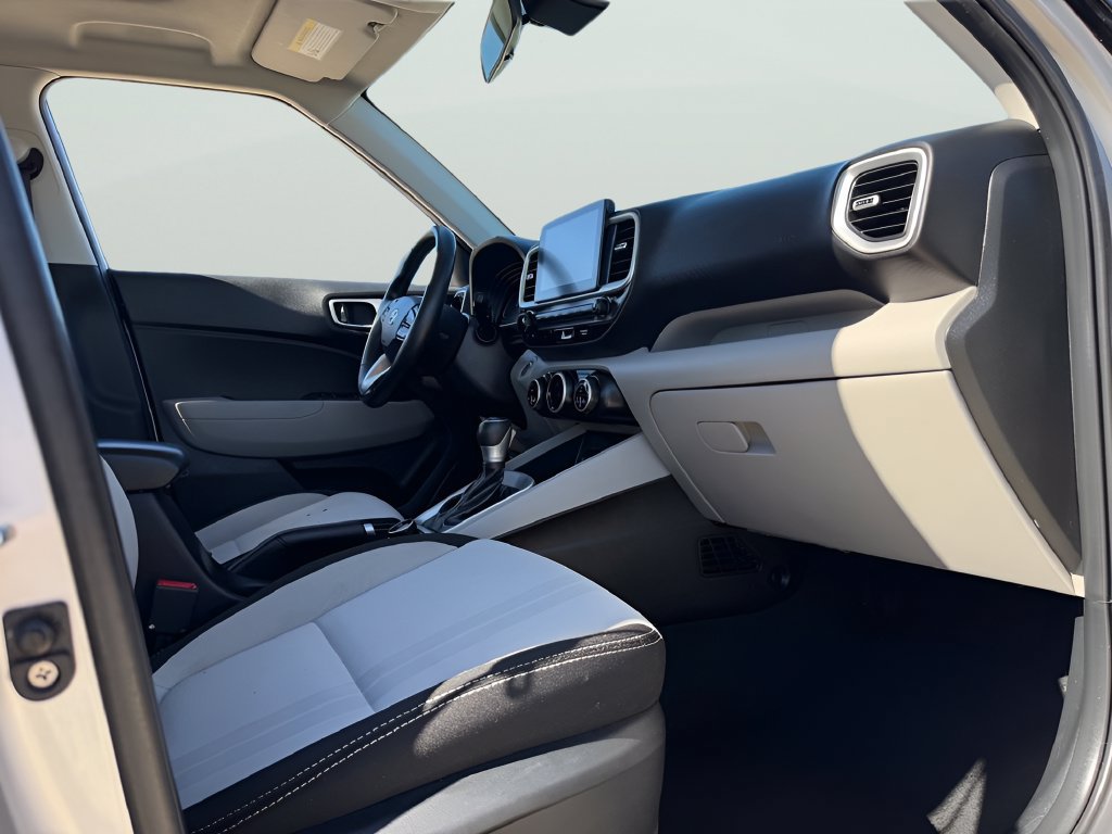 Used 2025 Hyundai Venue SEL FWD image 26
