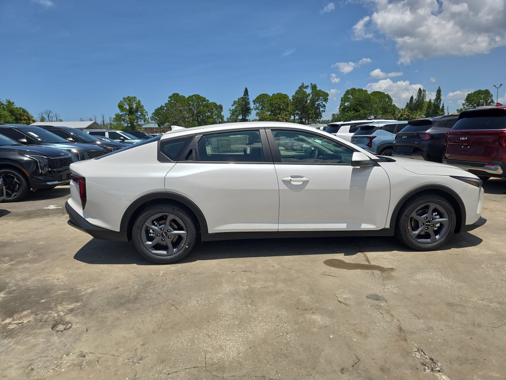 New 2026 Kia K4 FWD image 9