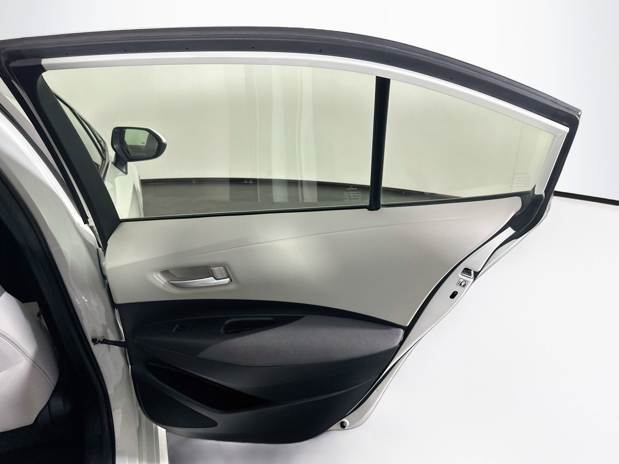 Used 2021 Toyota Corolla LE FWD image 28