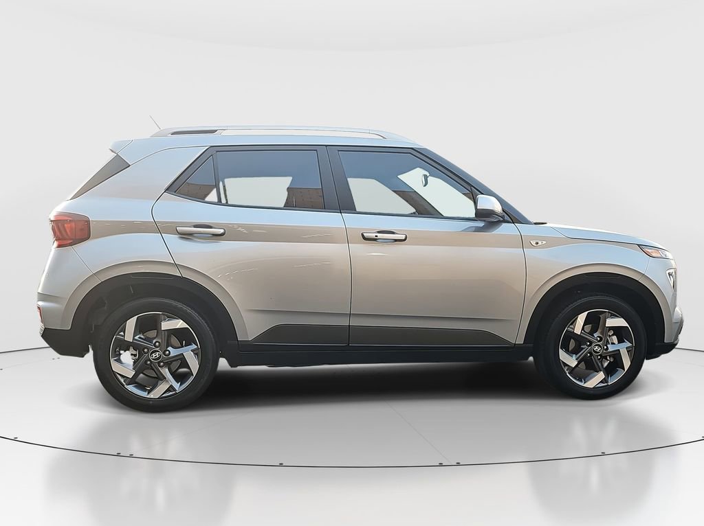 Used 2025 Hyundai Venue SEL image 4