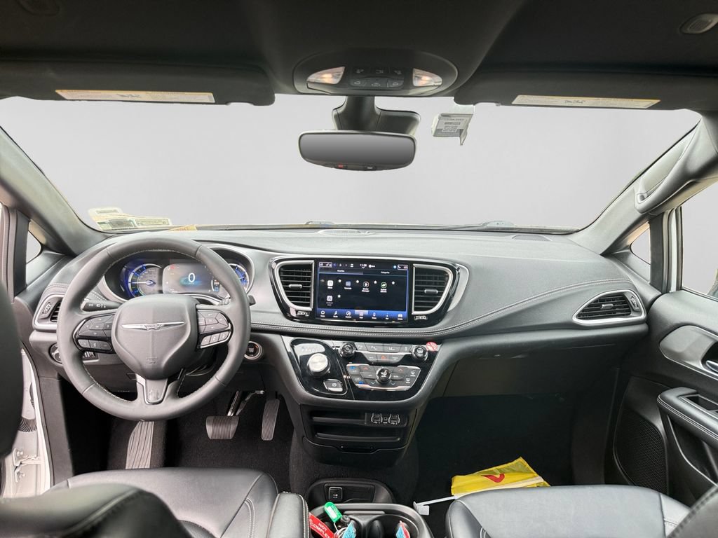 Used 2024 Chrysler Pacifica Limited FWD image 23