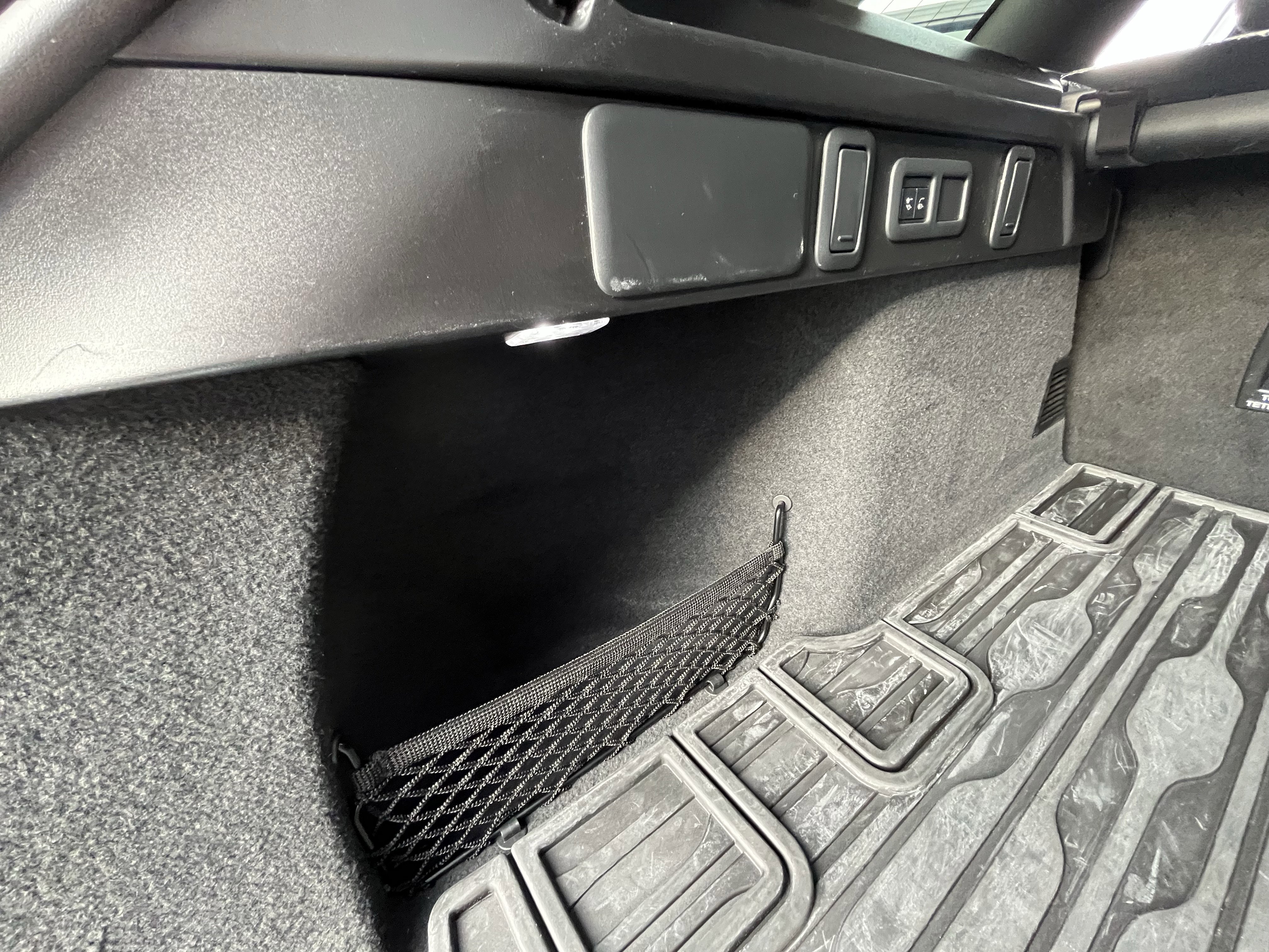 Certified 2024 Land Rover Range Rover Velar Dynamic SE image 34