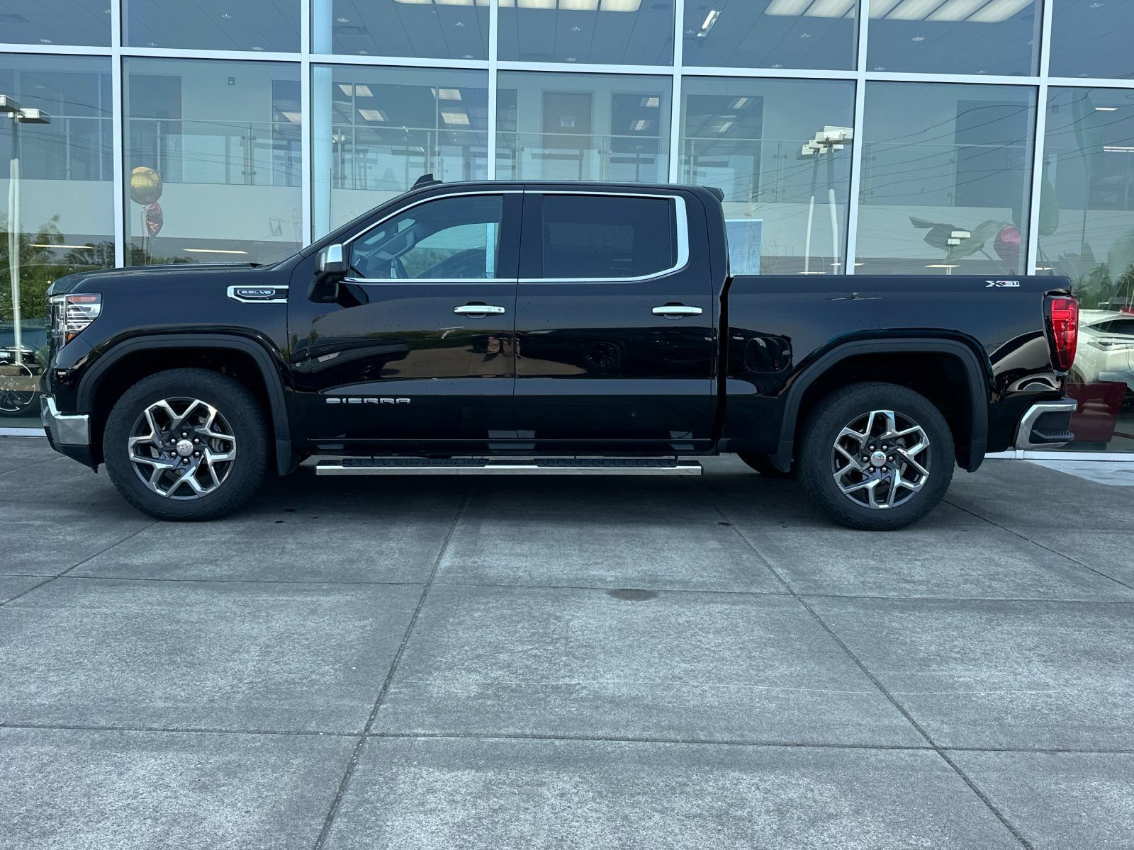 Used 2023 GMC Sierra 1500 SLT AWD/4WD image 6