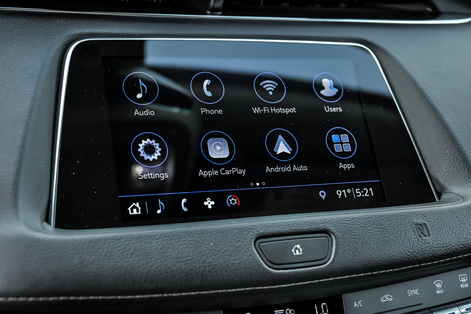 Used 2019 Cadillac XT4 Luxury w/ Cold Weather Package FWD image 32