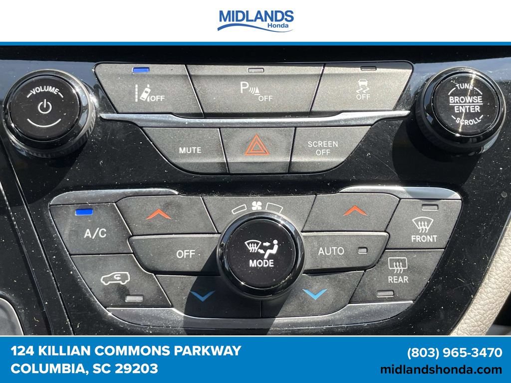 Used 2023 Chrysler Pacifica Touring-L FWD image 28