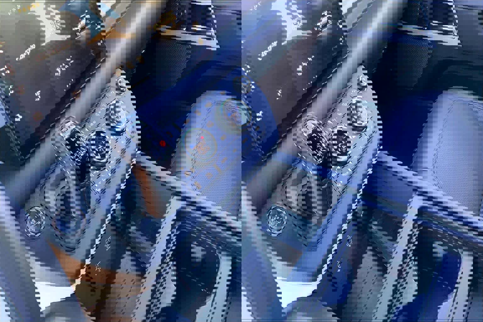 Used 2024 Land Rover Defender 110 SE image 16