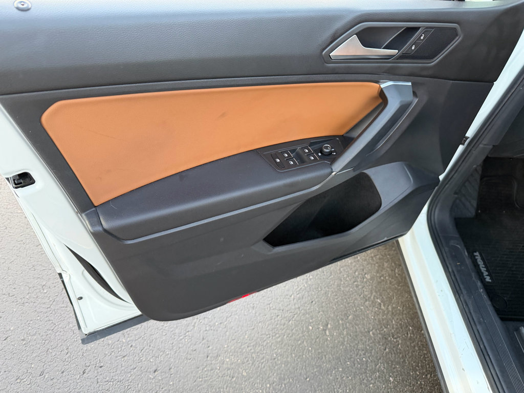 Used 2019 Volkswagen Tiguan SE w/ Panoramic Sunroof Package image 3