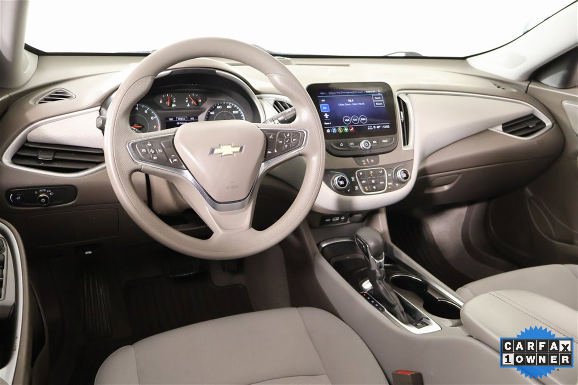 Used 2024 Chevrolet Malibu LT image 2