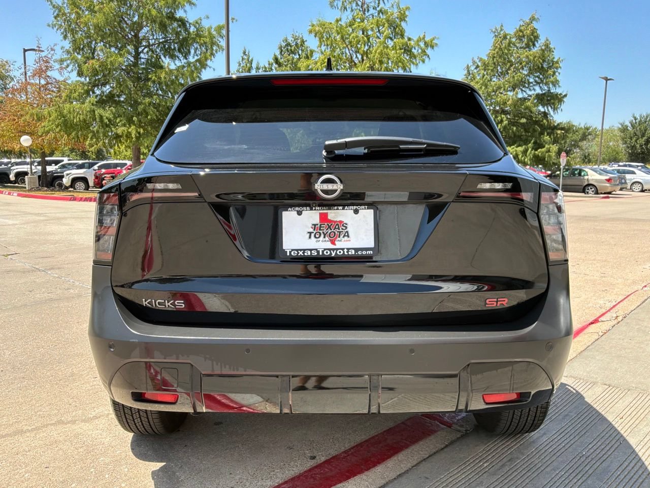Used 2026 Nissan Kicks SR FWD image 7