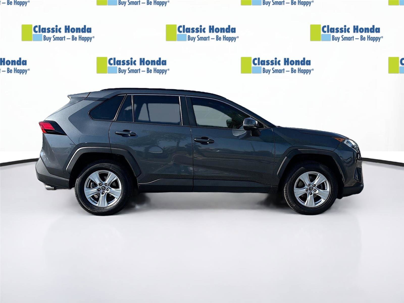 Used 2019 Toyota RAV4 XLE FWD image 9