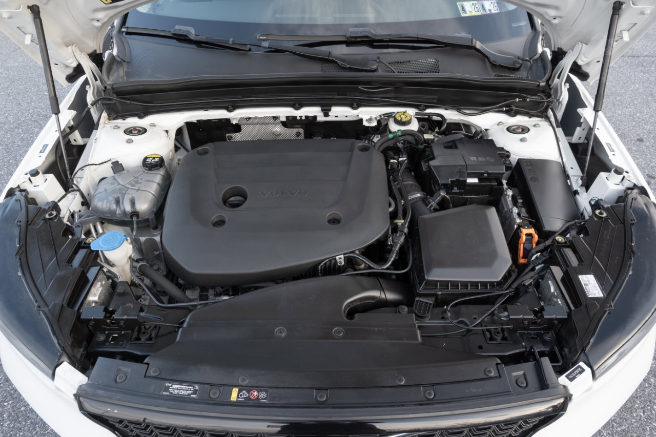 Used 2023 Volvo XC40 B5 Plus image 37