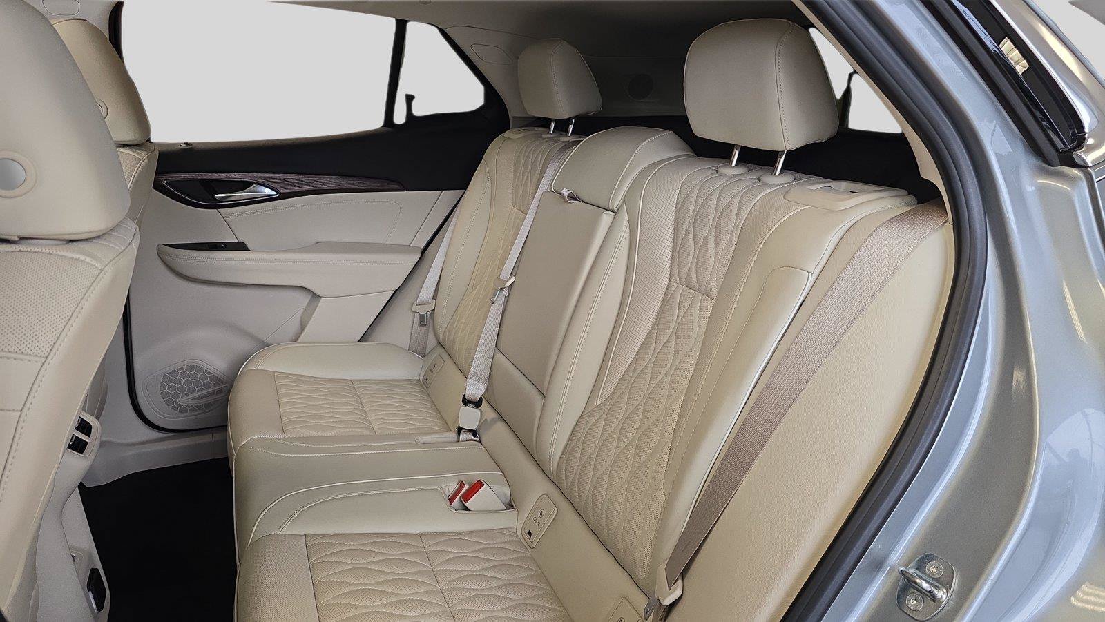 Used 2023 Buick Envision Avenir FWD image 18