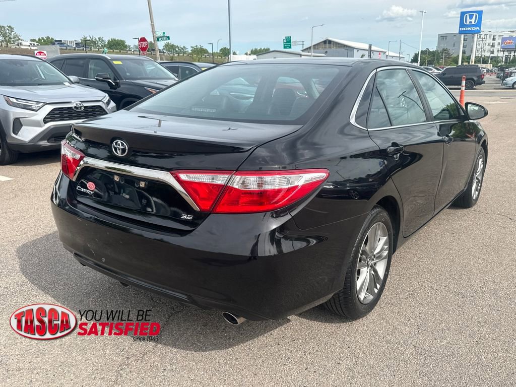Used 2017 Toyota Camry SE w/ Moonroof Package FWD image 7