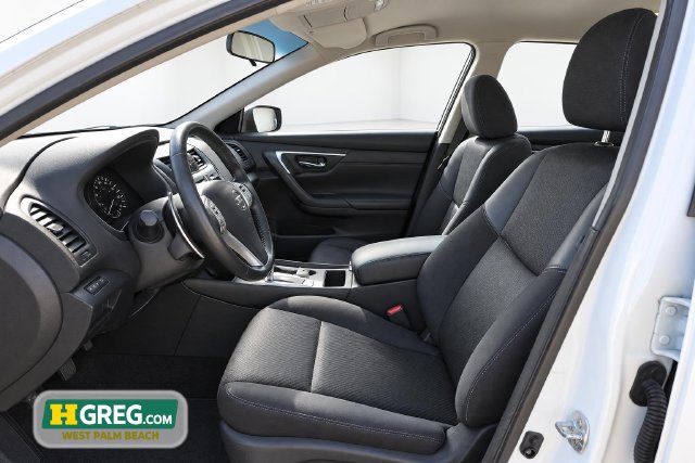 Used 2017 Nissan Altima 2.5 SR w/ LED Appearance Package FWD image 10