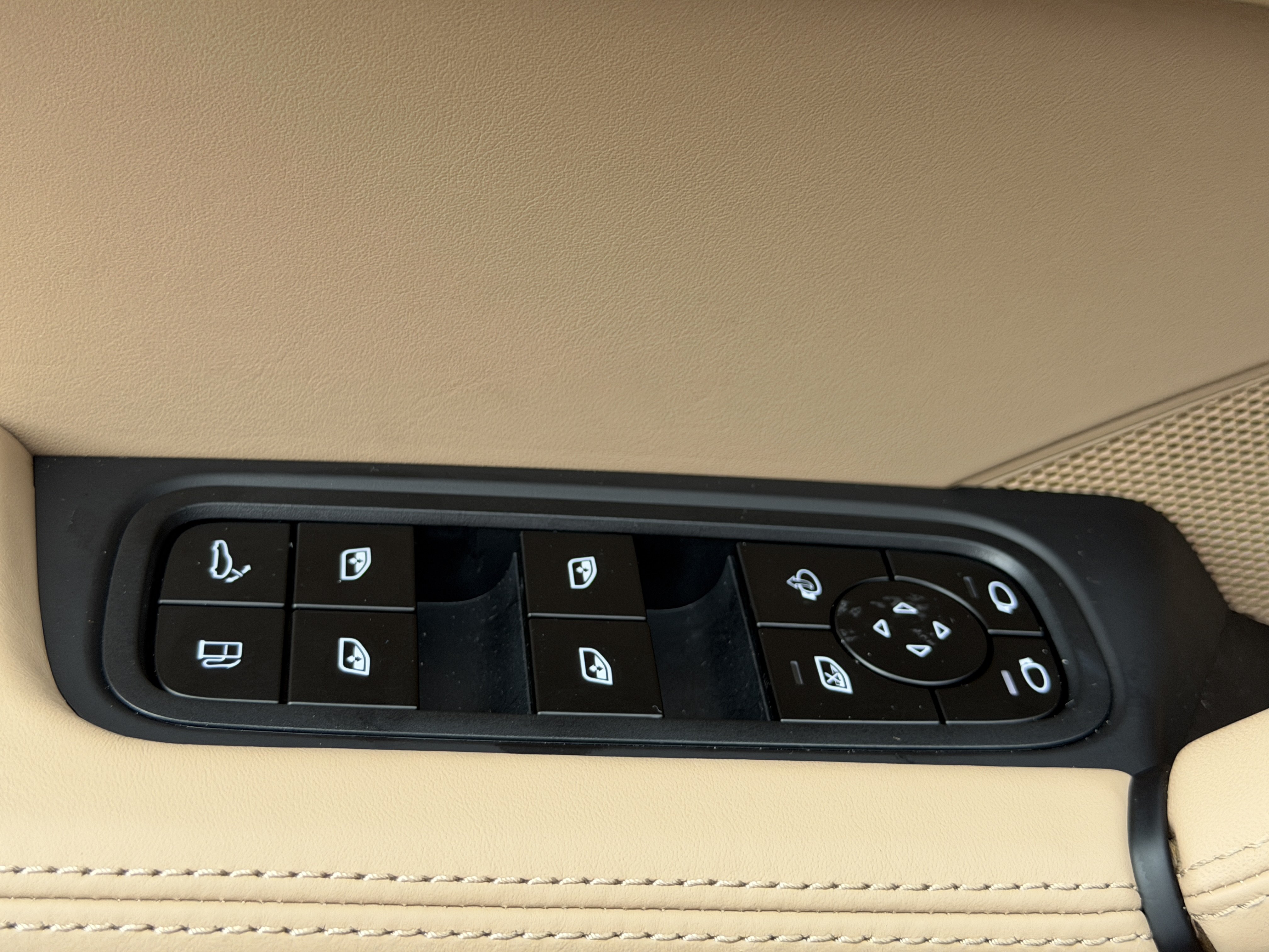 Certified 2024 Porsche Cayenne Turbo AWD/4WD image 25