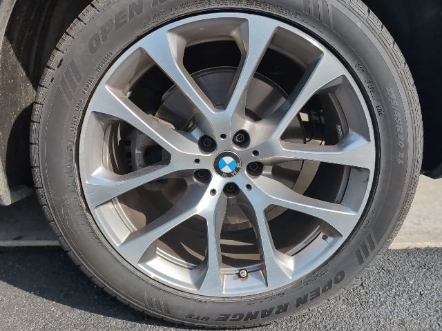 Used 2024 BMW X5 xDrive40i w/ Premium Package AWD/4WD image 11
