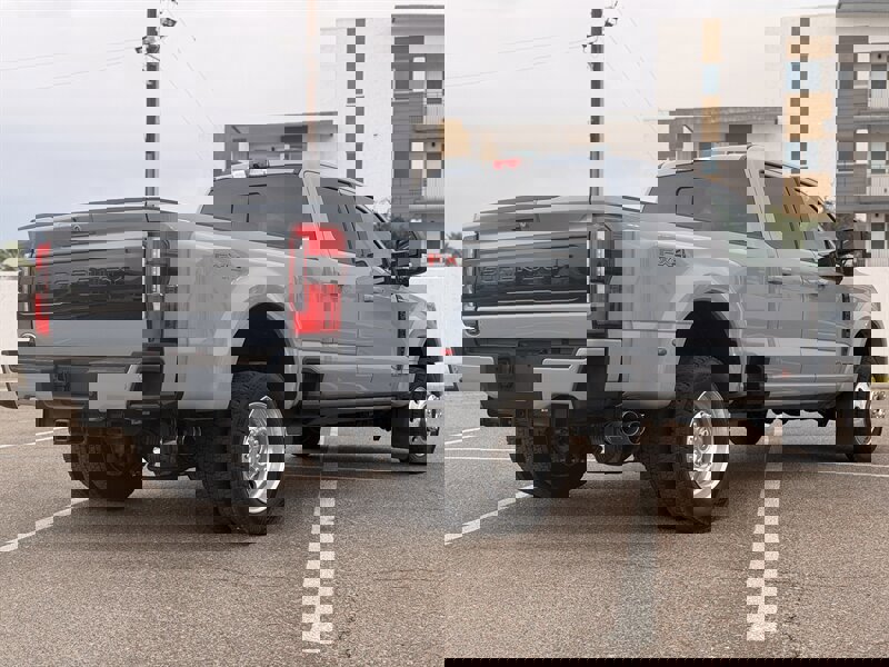 Used 2025 Ford F450 Platinum w/ FX4 Off-Road Package image 3