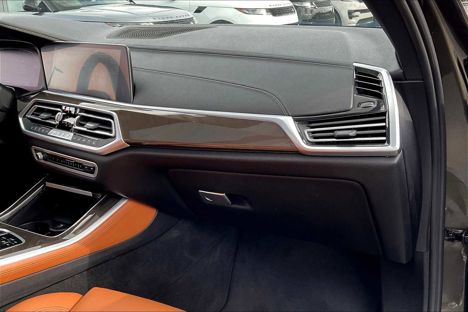 Used 2022 BMW X5 xDrive40i w/ M Sport Package image 19