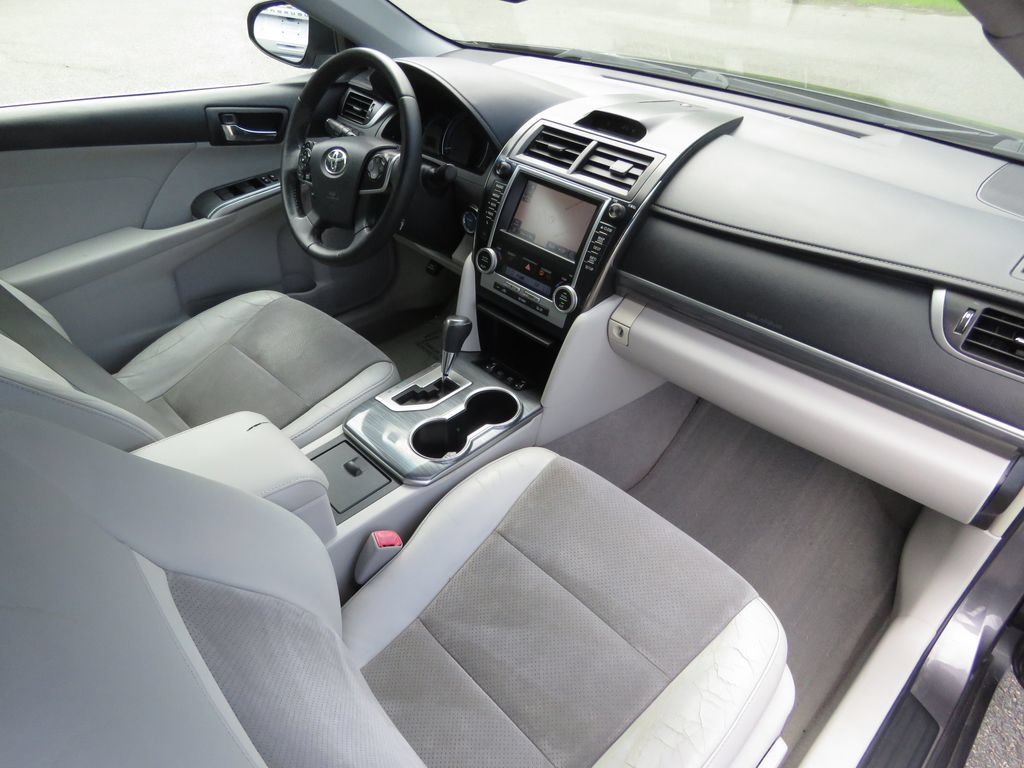 Used 2014 Toyota Camry XLE w/ Leather Package FWD image 14