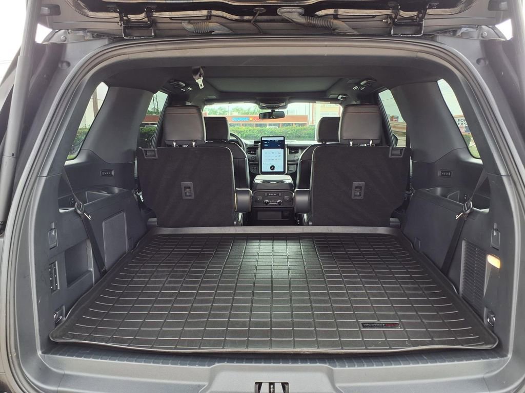 Used 2024 Ford Expedition Platinum AWD/4WD image 11
