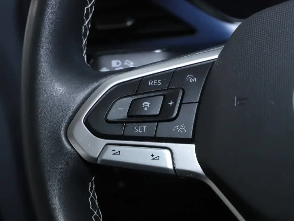 Certified 2023 Volkswagen Taos SE w/ Panoramic Sunroof Package AWD/4WD image 23