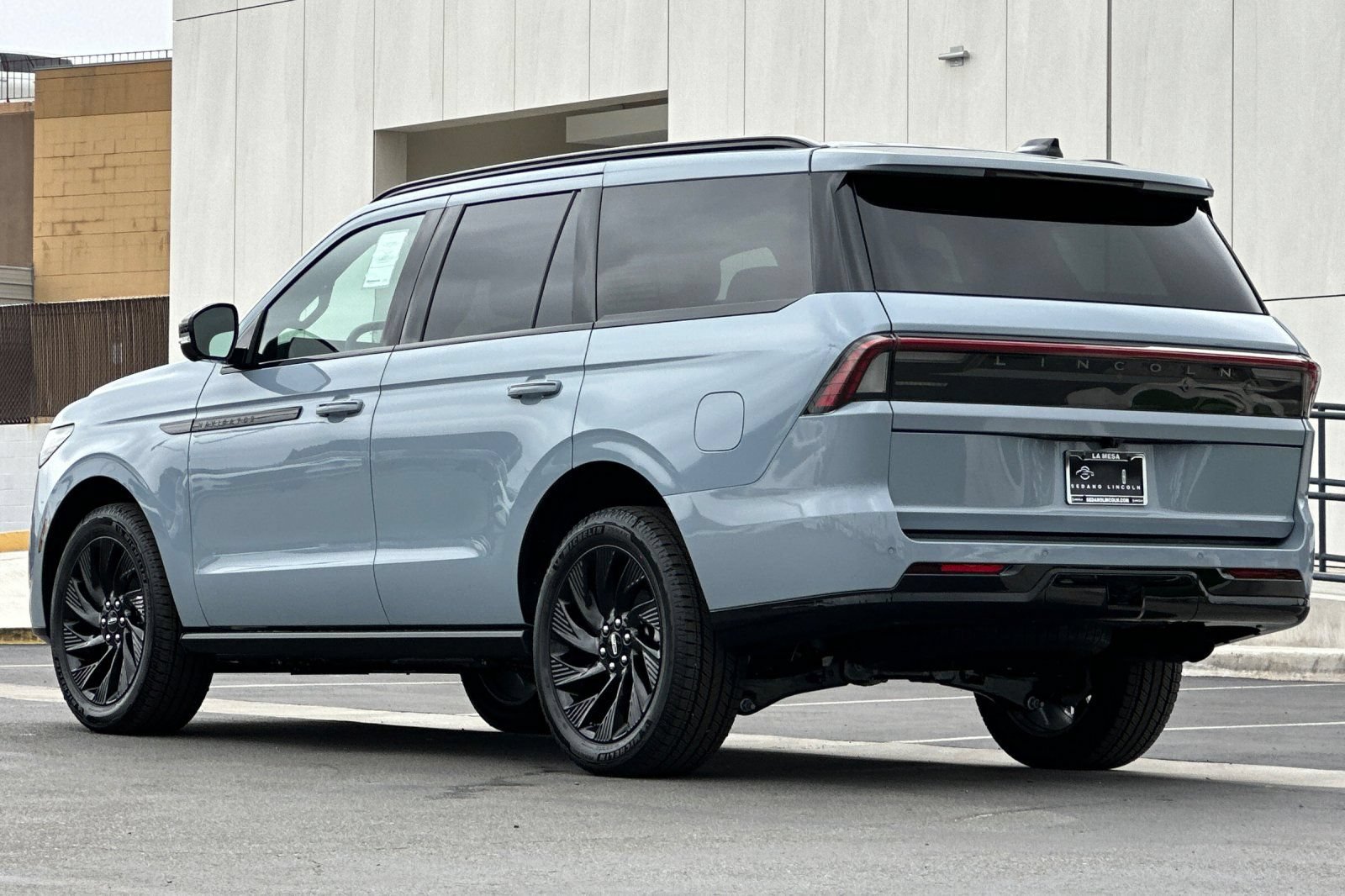 New 2026 Lincoln Navigator Reserve w/ Jet Appearance Package AWD/4WD image 5