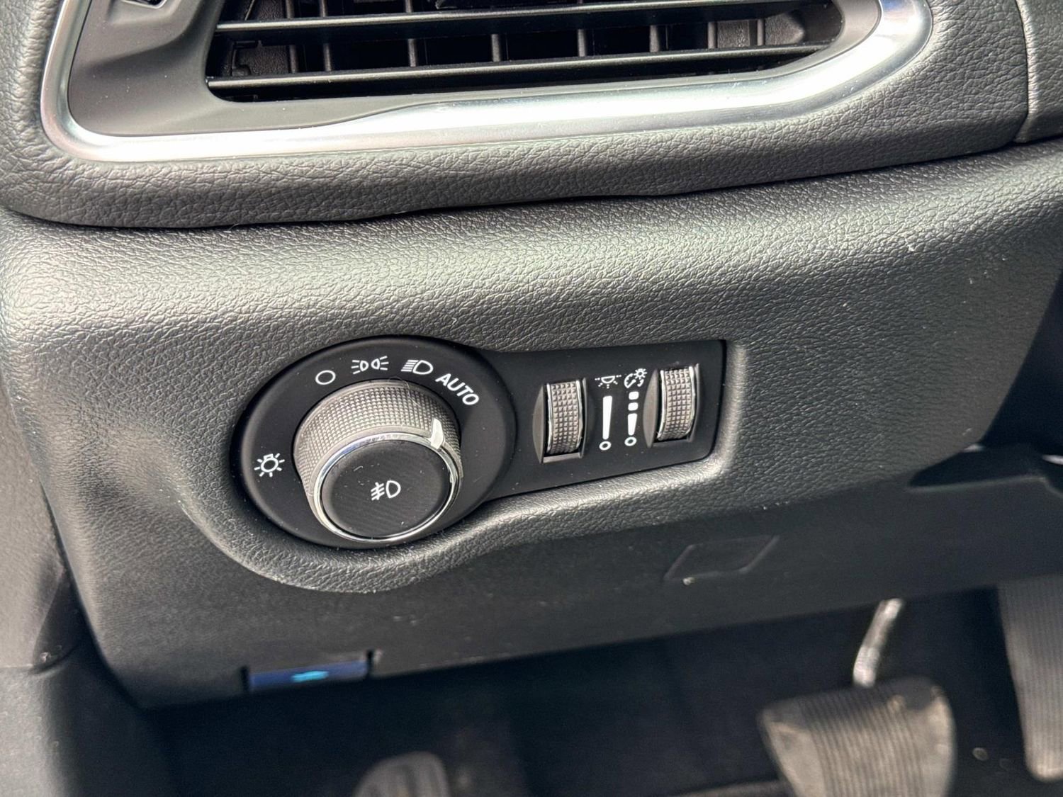 New 2026 Chrysler Pacifica Limited FWD image 31