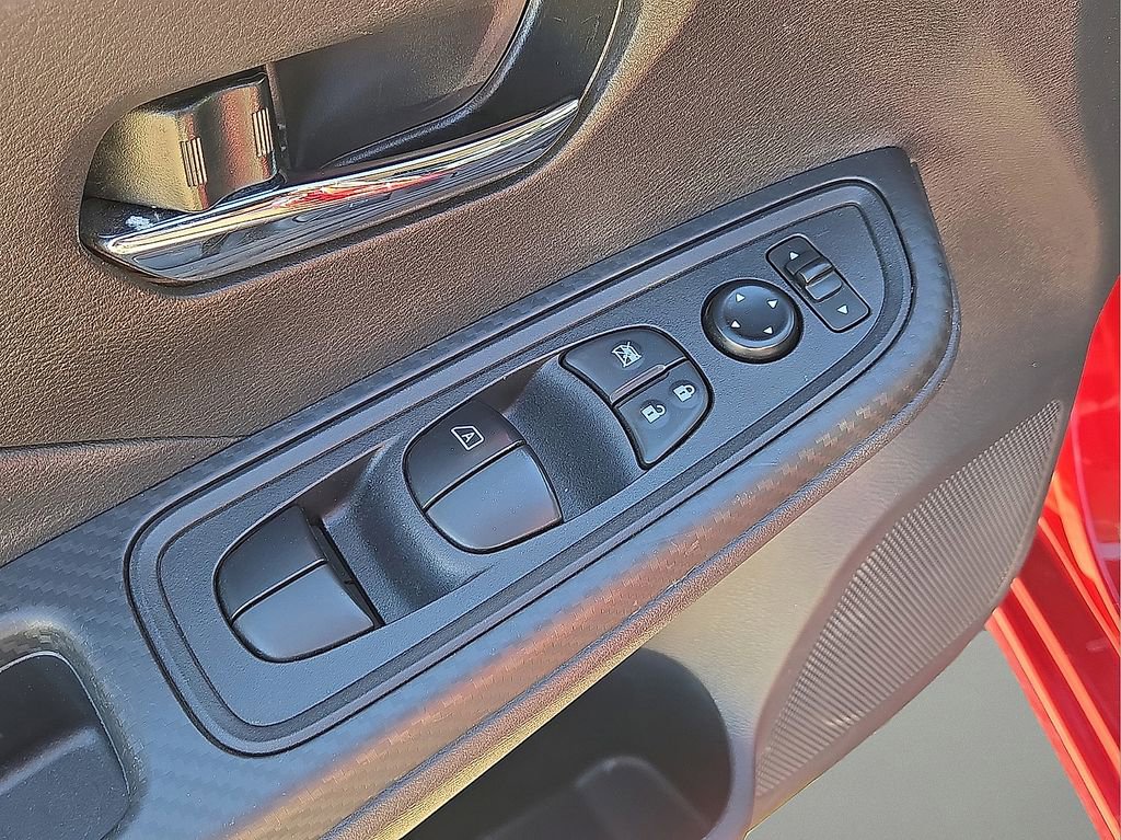 Used 2025 Nissan Versa SV image 21