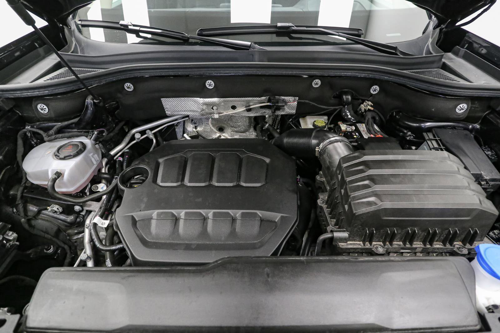 Certified 2025 Volkswagen Atlas SEL image 17