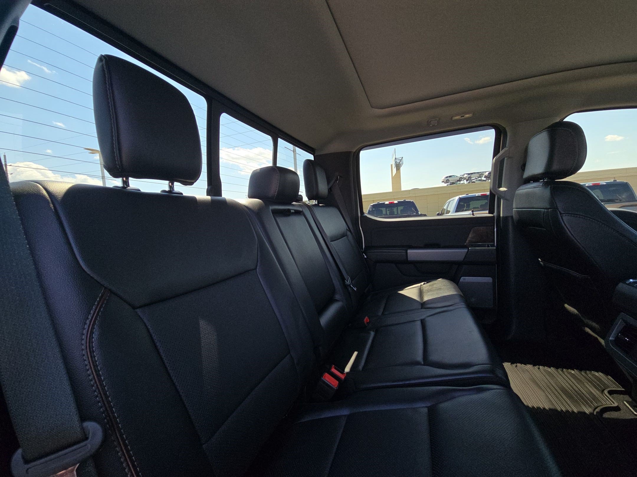 Used 2024 Ford F250 Lariat w/ Sport Appearance Package AWD/4WD image 30