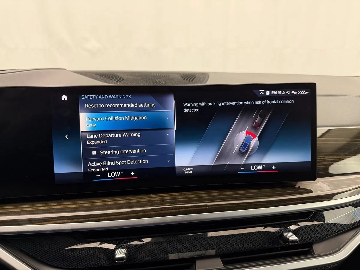 Used 2023 BMW X7 xDrive40i w/ Premium Package AWD/4WD image 23